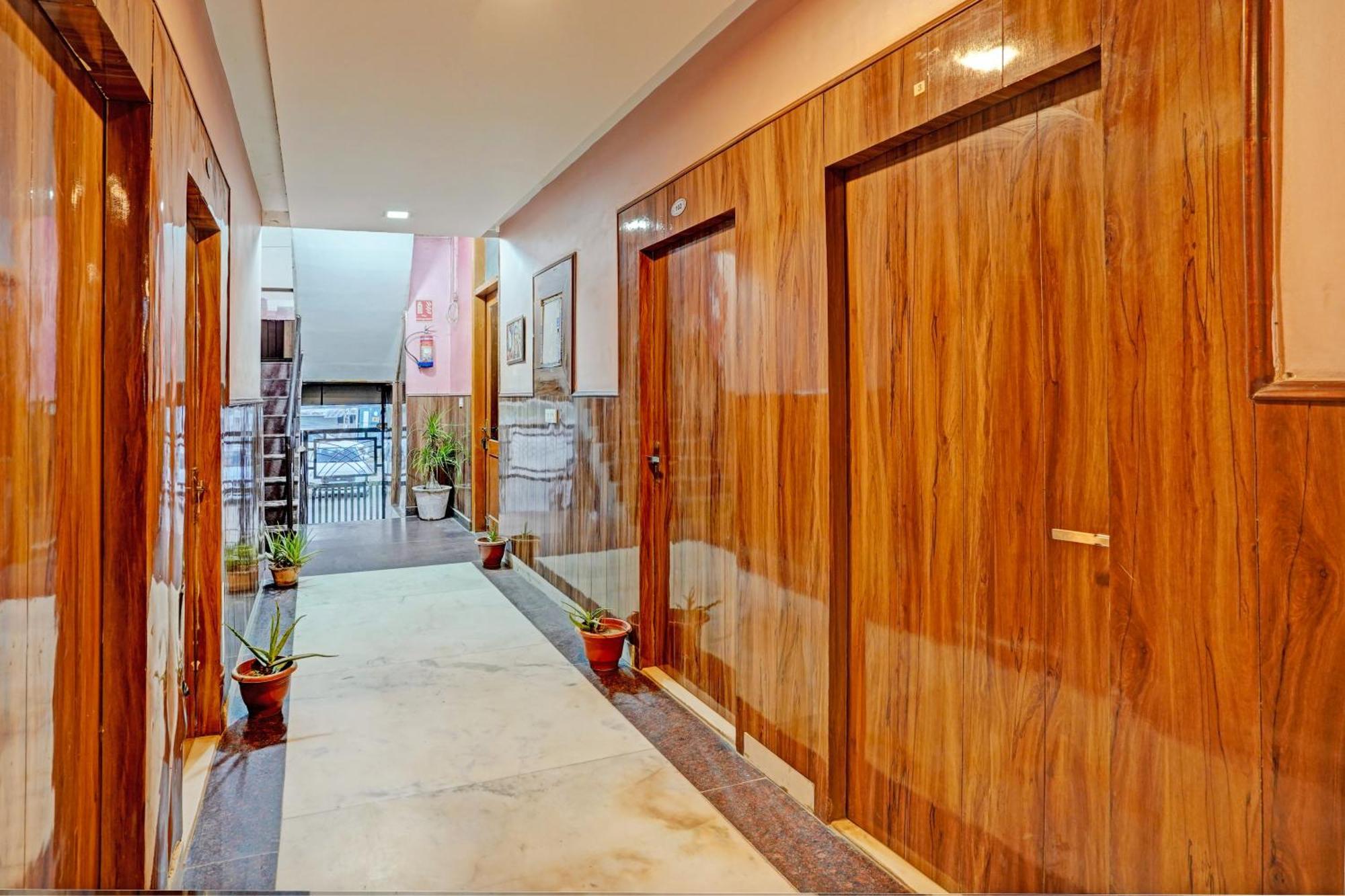 Hotel O Greno House Near Pvr Ansal Plaza Велика Нойда Екстер'єр фото