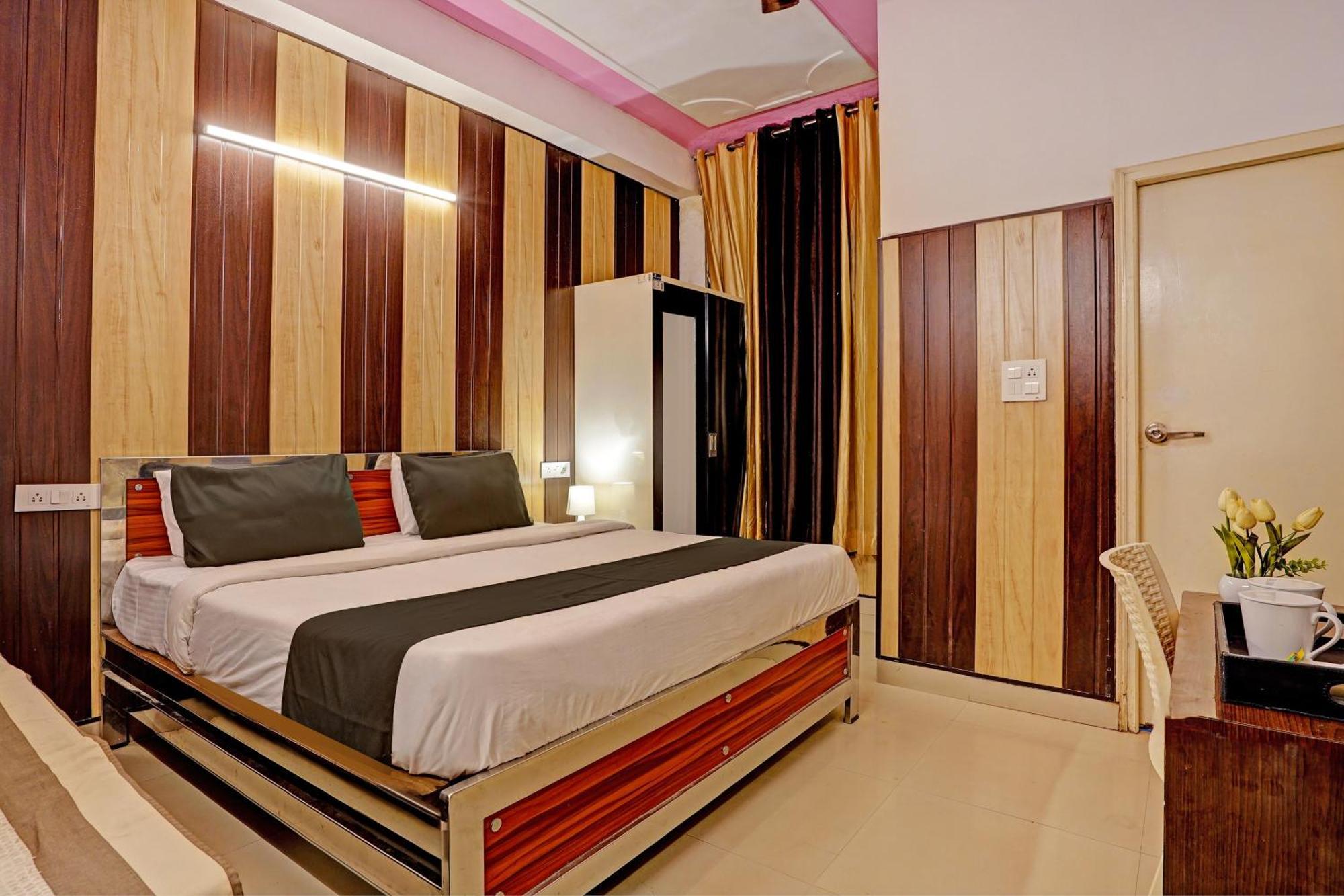 Hotel O Greno House Near Pvr Ansal Plaza Велика Нойда Екстер'єр фото